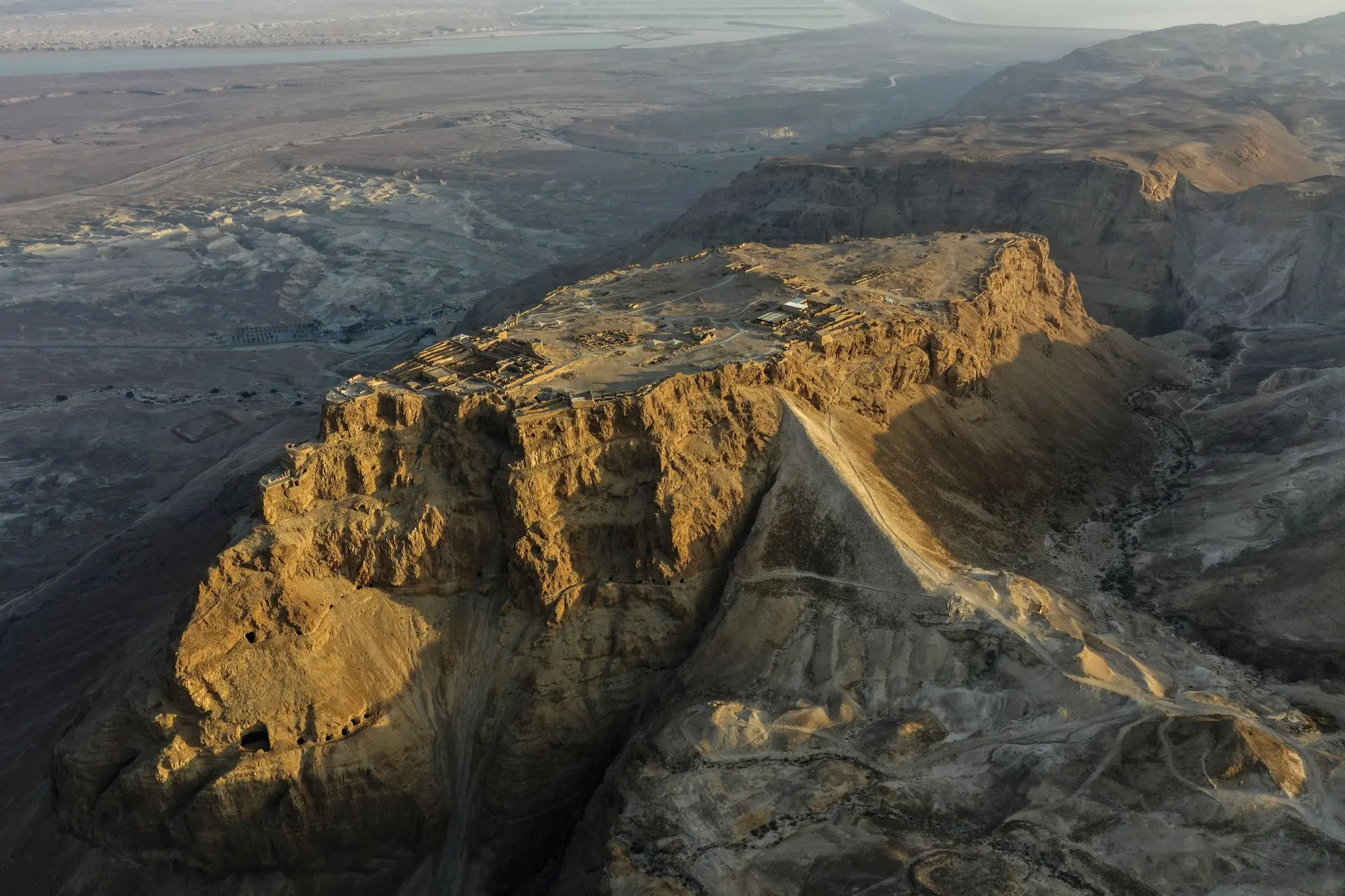 De belegering van woestijnfort Masada: De Romeinen bouwden helling van 114 meter hoog