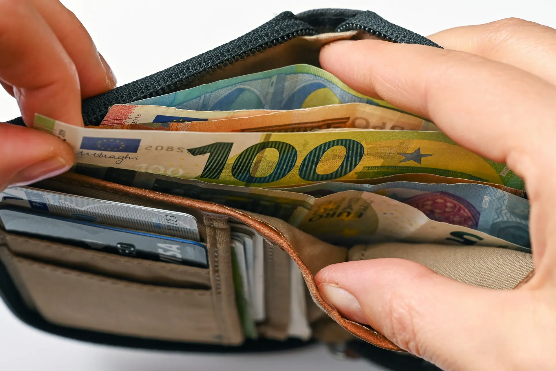 Portemonnee verloren? Je krijgt hem vaker terug als er veel geld inzit