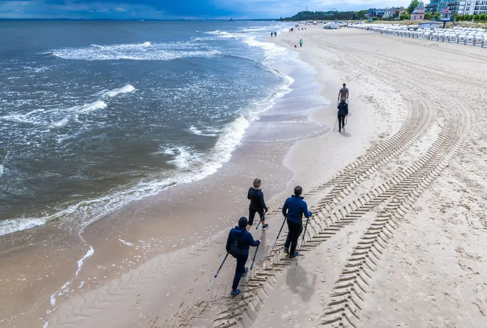 Deze wandeltrend is bezig aan een comeback: je traint 90 procent van je spieren