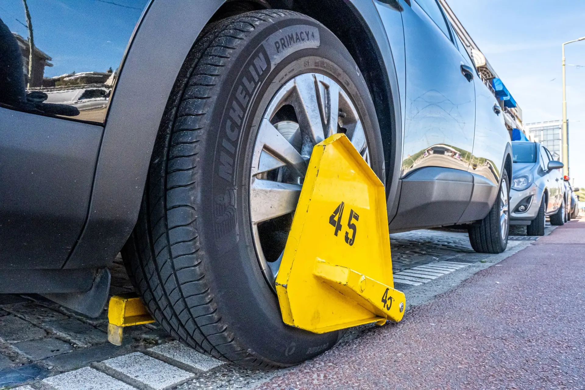 Buitenlandertje pesten in Scheveningen: wielklem en 385 euro boete voor half uur te lang parkeren