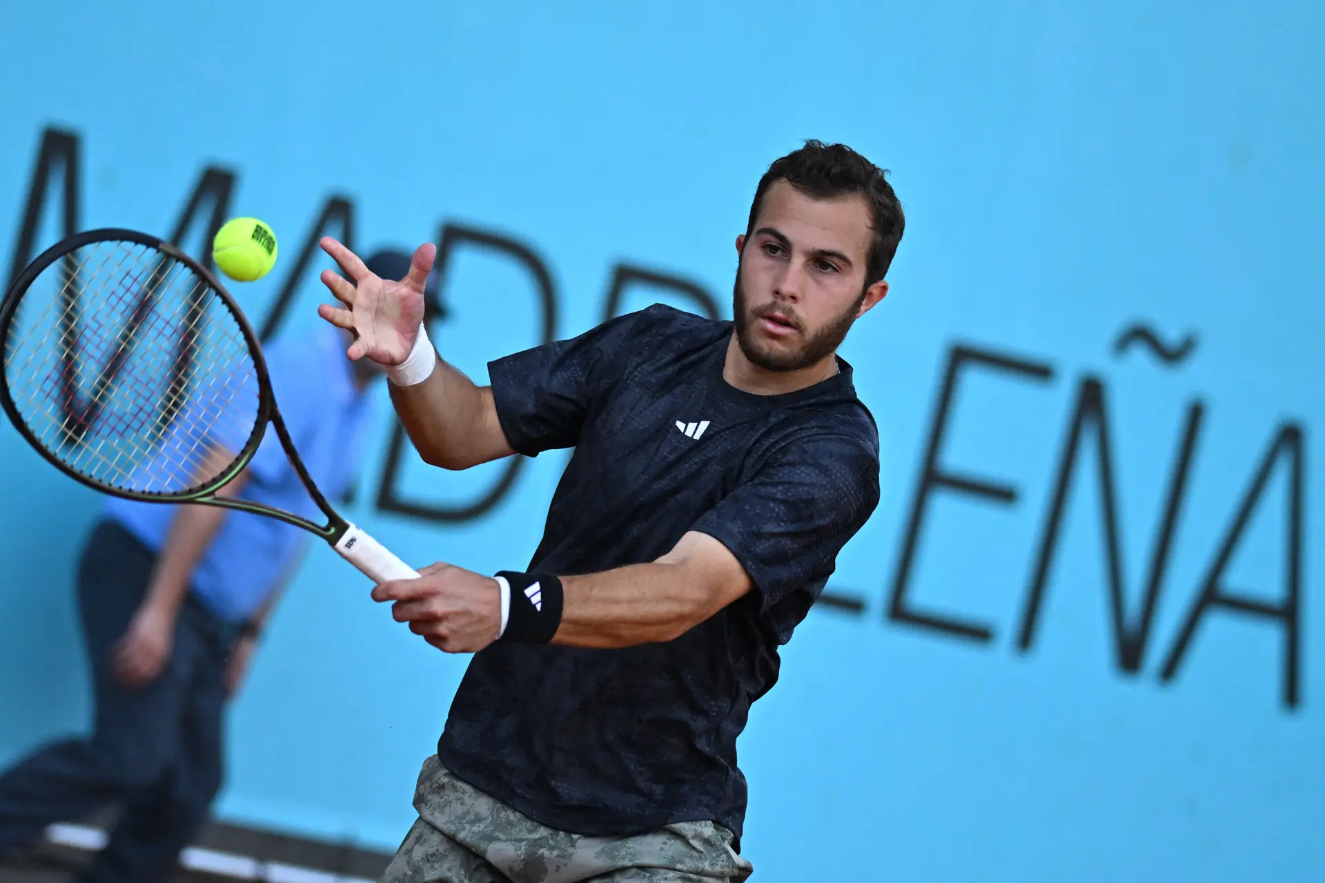 Truc met tennisbal: valsspelende Franse tennisser krijgt boete van 144.000 euro