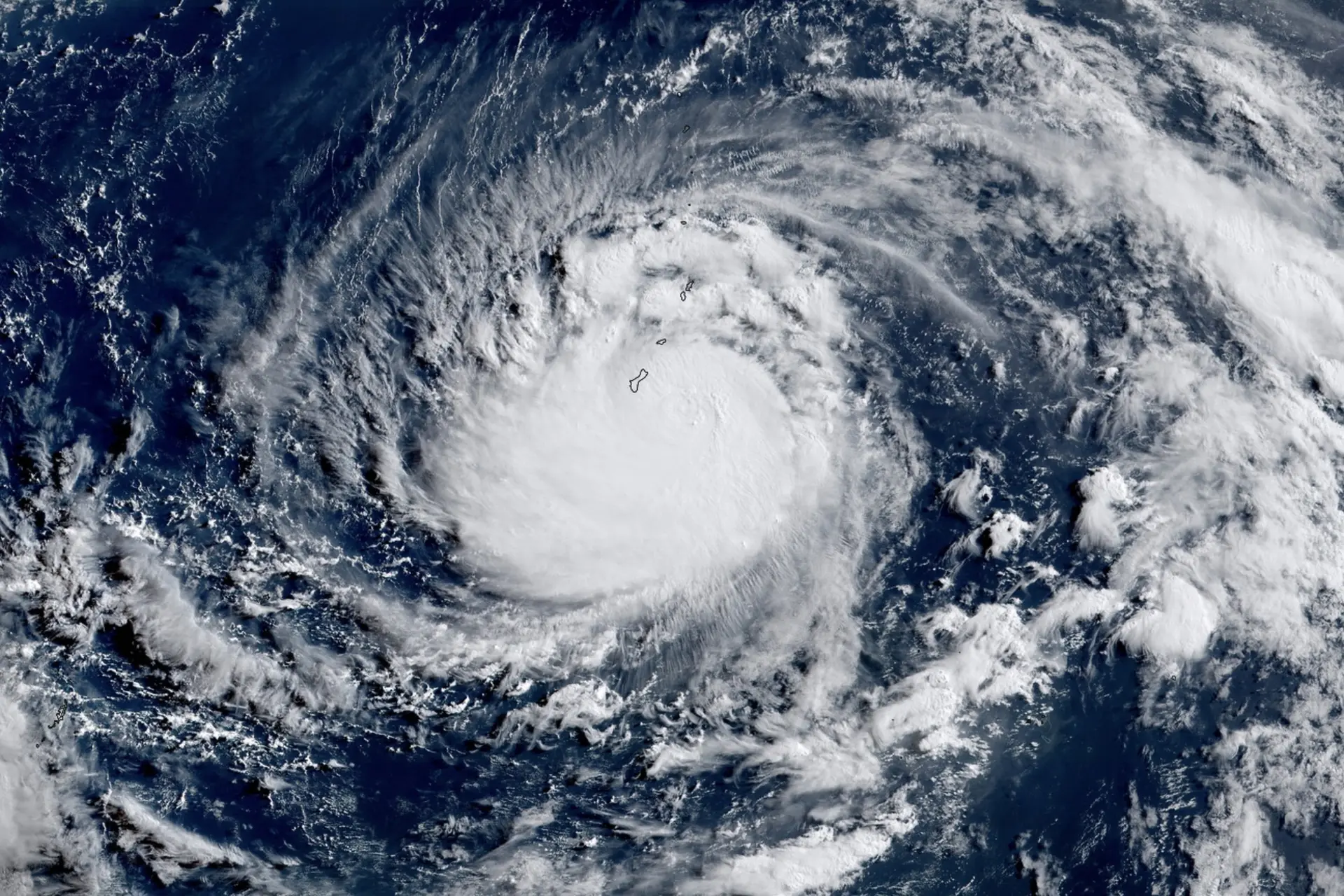 Orkanen veel te vroeg en veel te hevig door extreem warme oceanen: gaat El Niño redding bieden?
