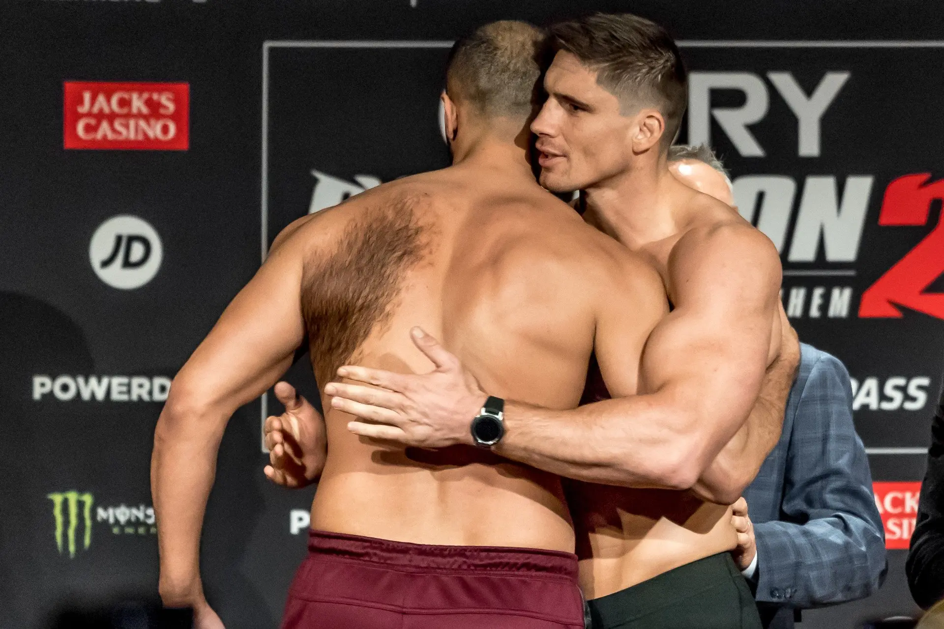 3,5 miljoen mensen keken hoe Rico Verhoeven Badr Hari het ziekenhuis in schopte