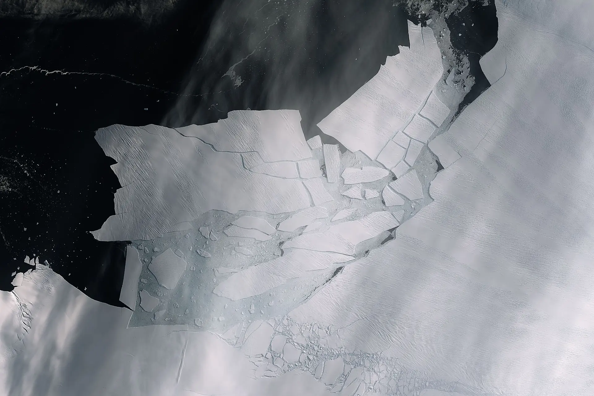 IJsberg ter grootte van Malta breekt af op Antarctica: "Waar we naar kijken is angstaanjagend"