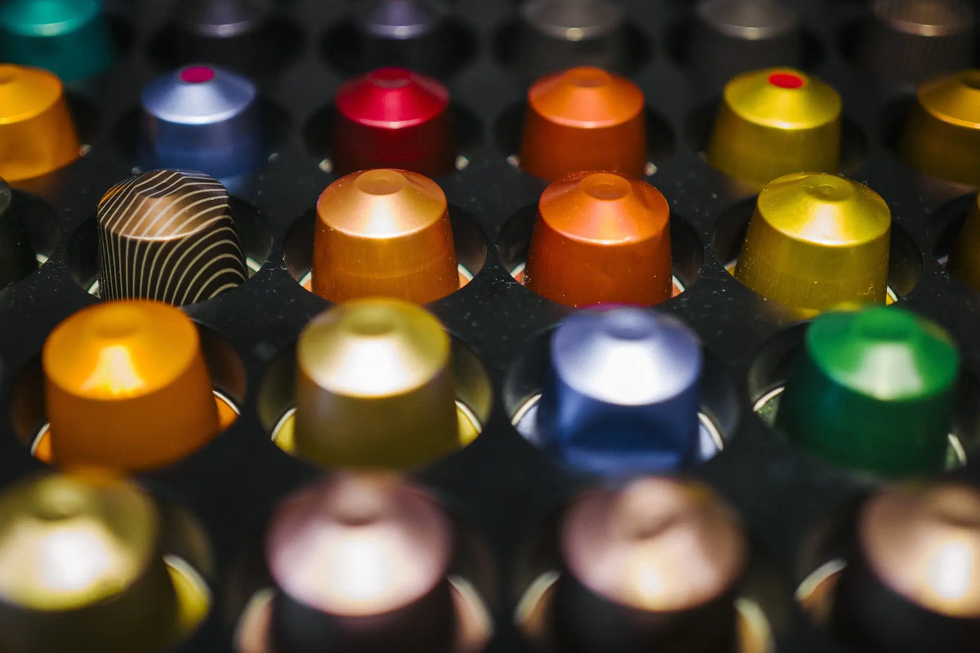 Op koffieplantages Nespresso werken kinderen voor 6 euro per dag. George Clooney verdiende 37 miljoen met reclame