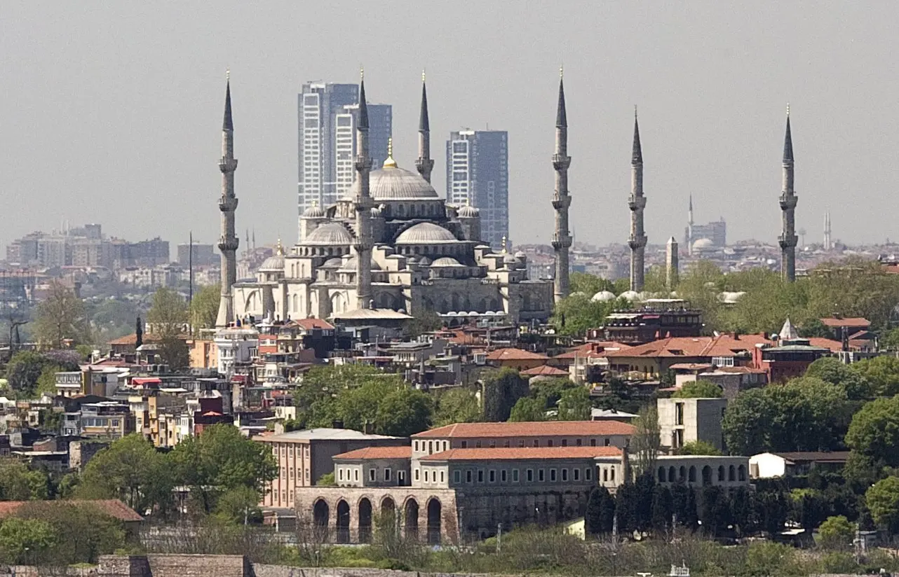 In Istanbul worden nieuwe wolkenkrabbers gesloopt om het stadsgezicht te herstellen