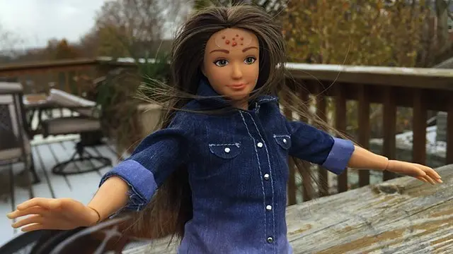 Lammily: een Barbie met acne en cellulitis
