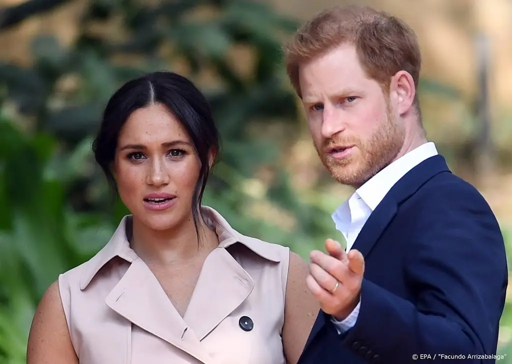 Meghan Markle helpt stel met foto's maken tijdens het hiken