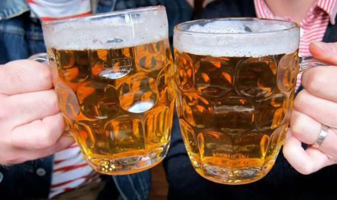 Twee glazen bier helpen beter tegen pijn dan paracetamol