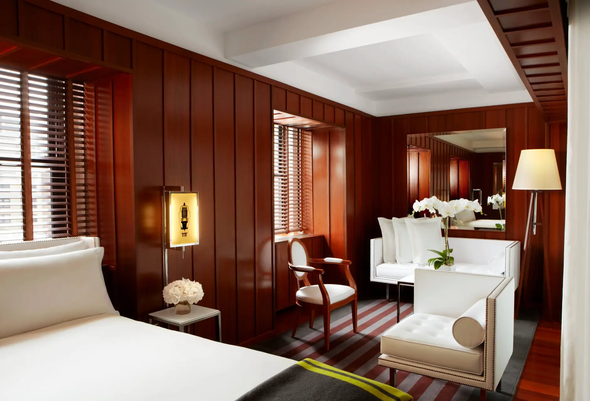 Het eerste wat je moet doen als je een hotelkamer binnenkomt