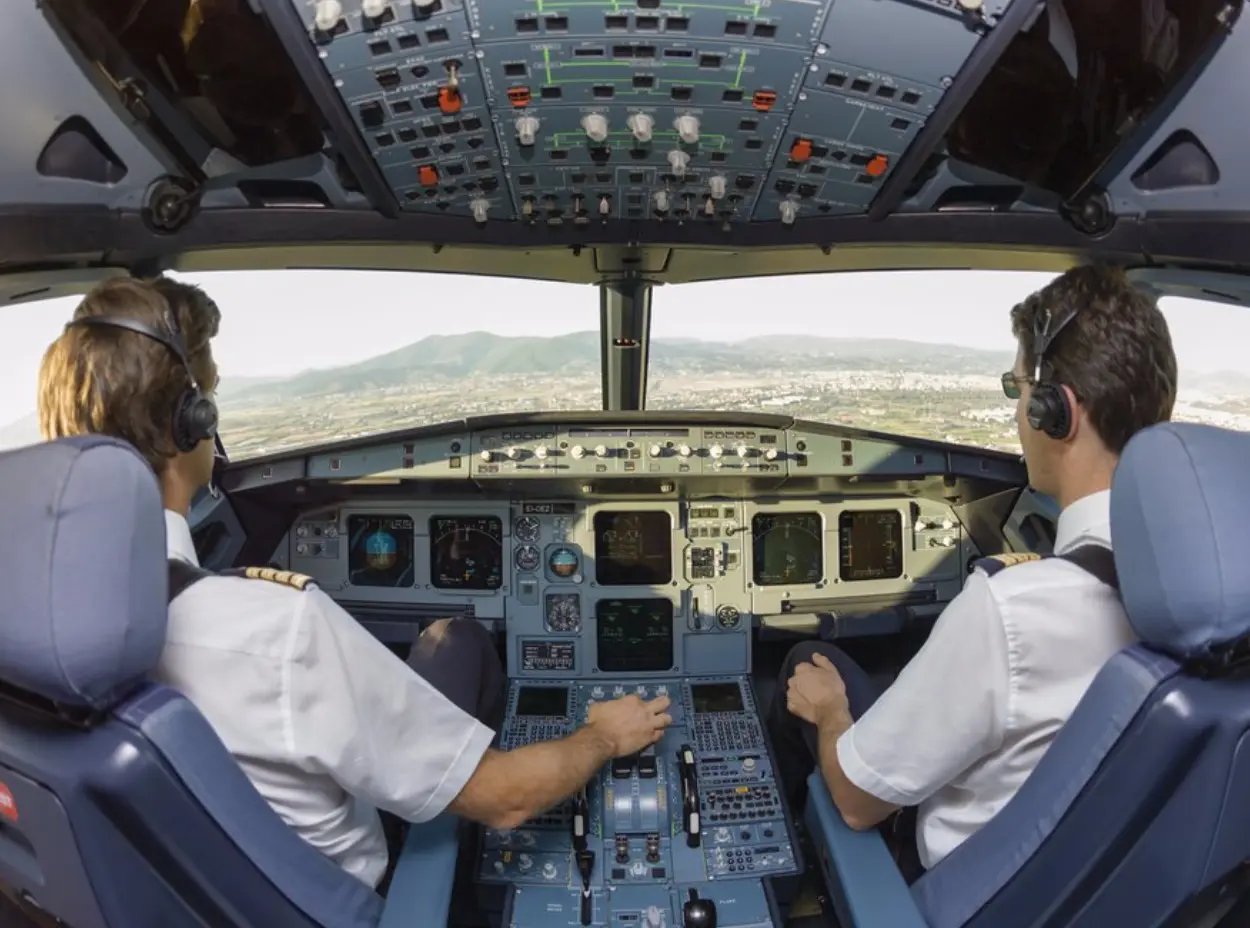 Piloten over  6  dingen die luchtvaartmaatschappijen liever geheim houden