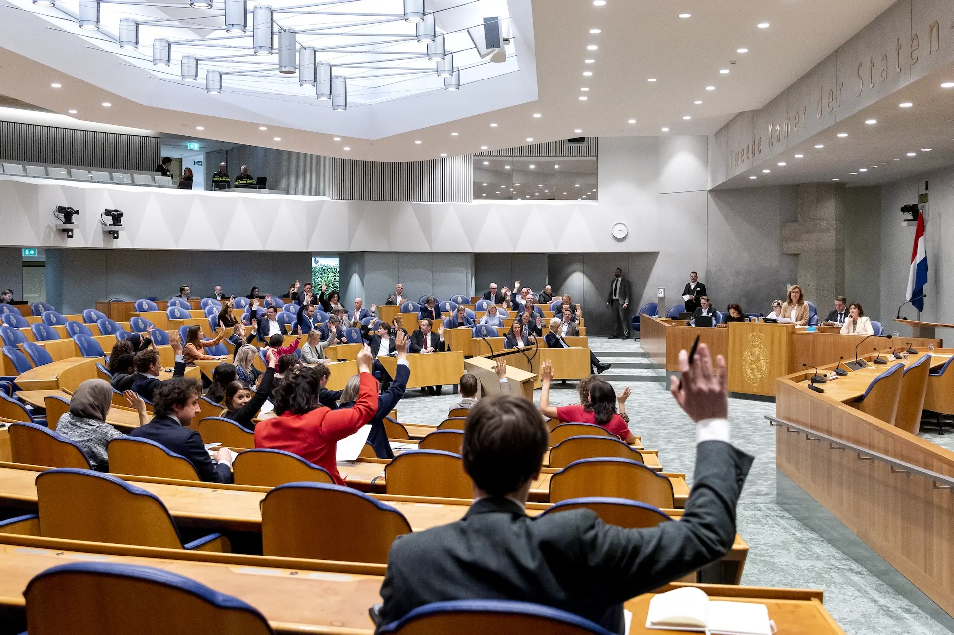 „Kleinerende opmerkingen, roddelen, zwartmaken, discriminatie, delen van persoonlijke informatie, sabotage pesten, schelden en schreeuwen”