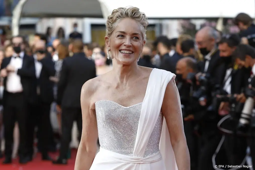 Sharon Stone dreigt klus kwijt te raken door vaccinatie-eis