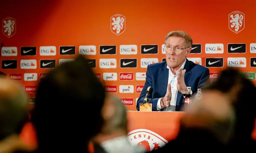 van breukelen stapt op bij knvb1497965544