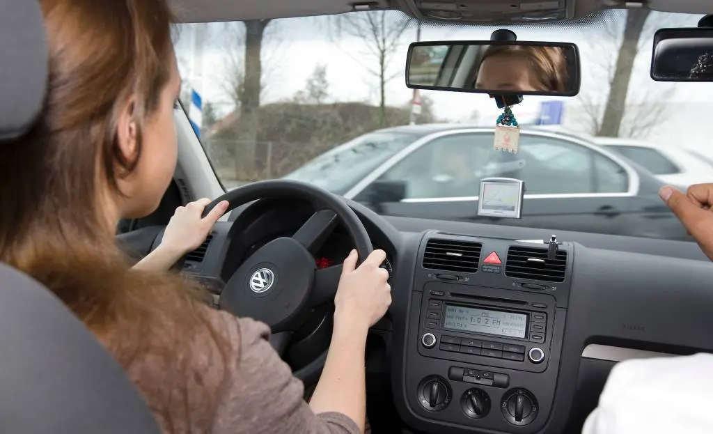 Vlaming op rijles ná rijexamen