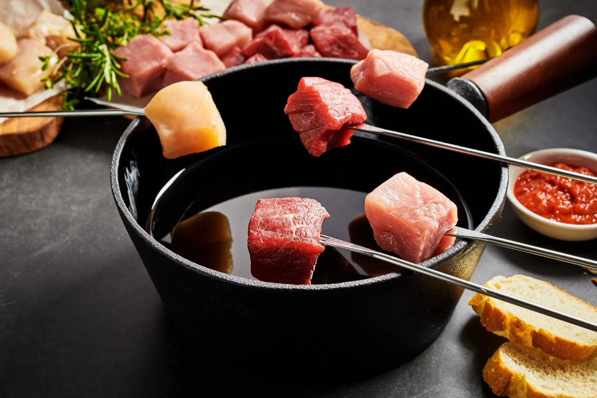 Hoe Nederland in de ban raakte van vleesfondue