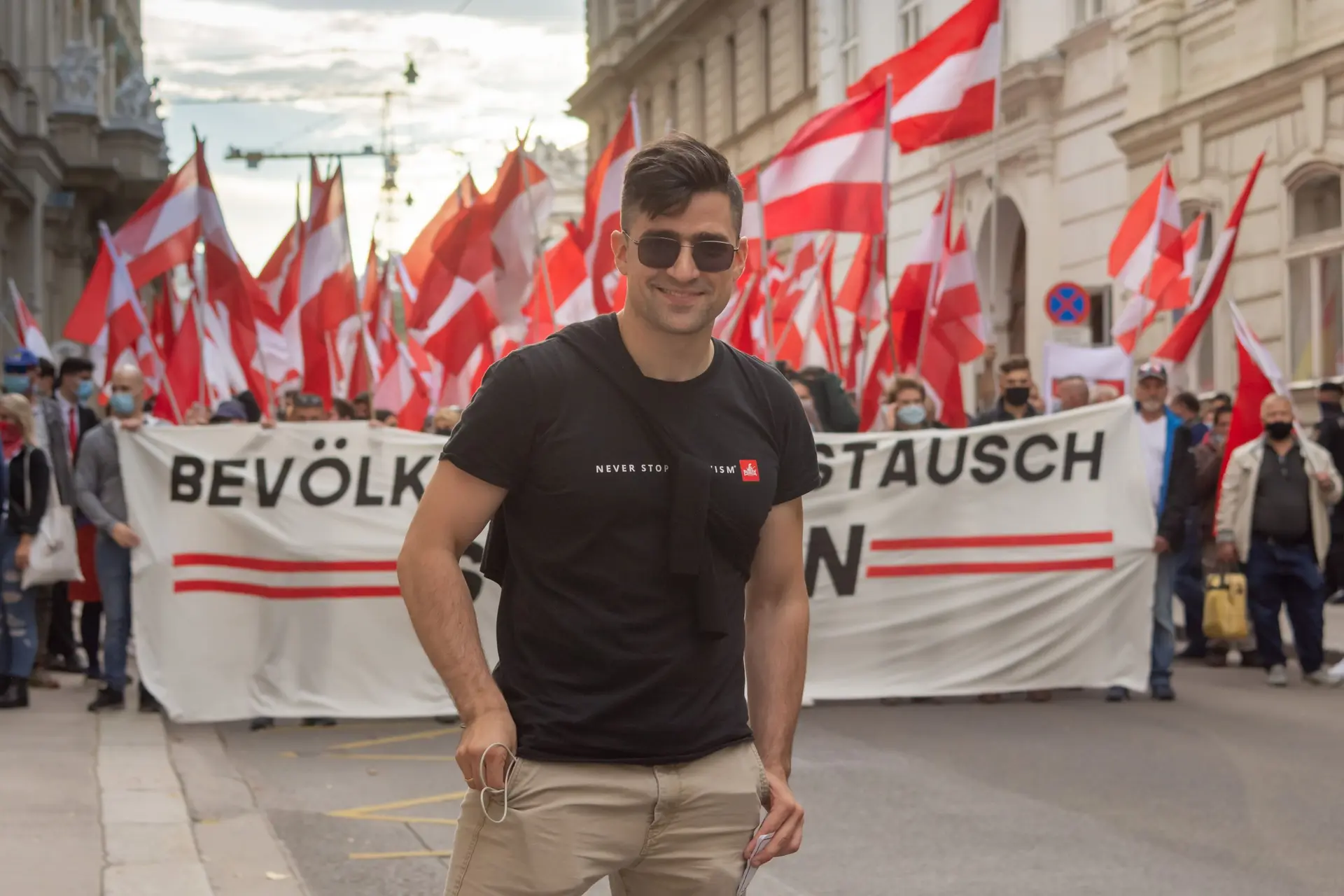 “Hooggeplaatste AfD-politici, neonazi's en ondernemers bespraken 'masterplan' over massadeportaties tijdens geheime bijeenkomst”