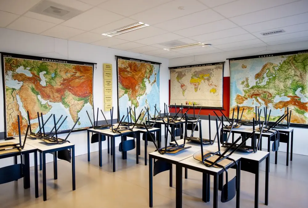 In Almere gaan kinderen straks nog maar 4 dagen per week naar school: "Krijgen vacatures niet gevuld"