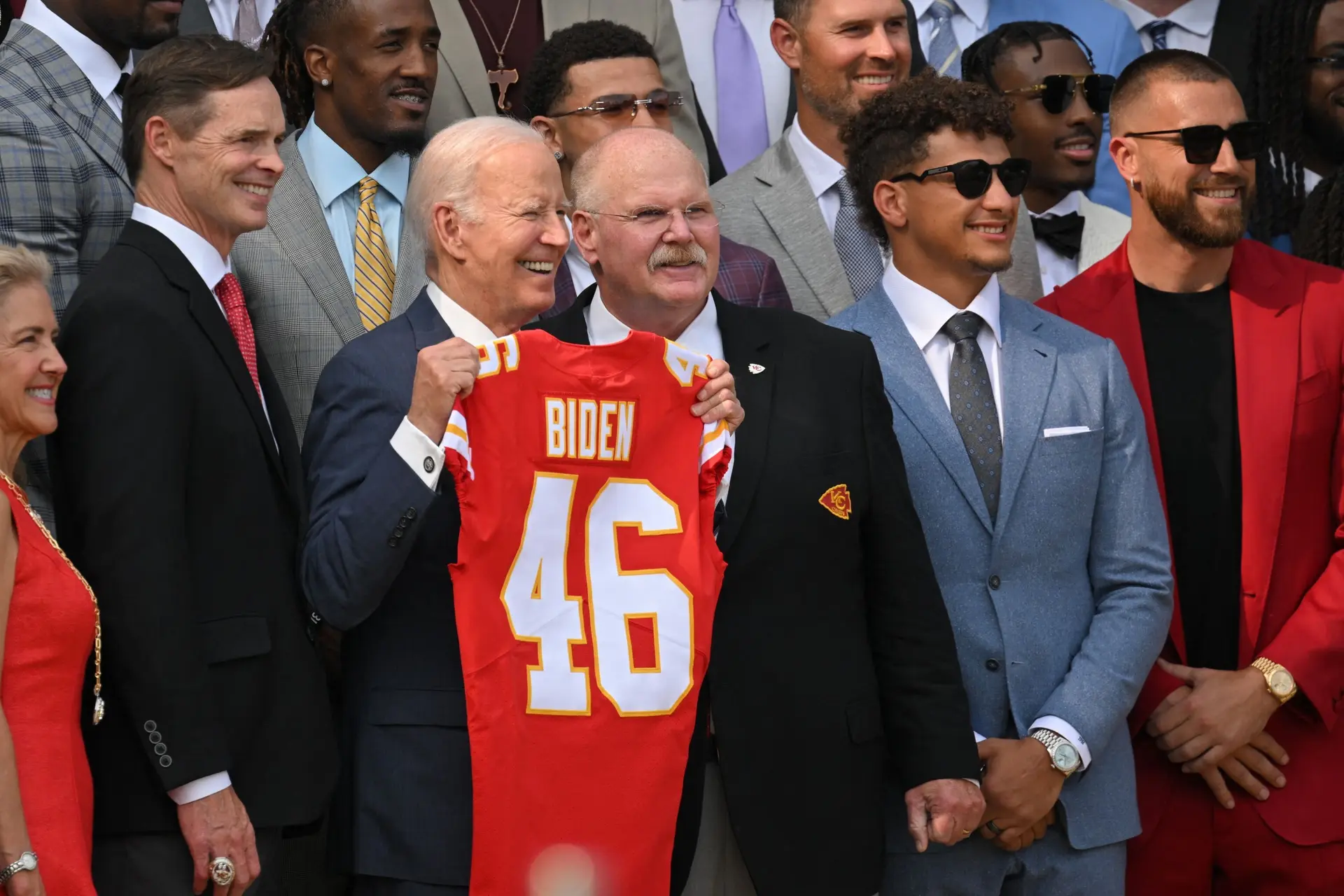 Zien: Biden debuteert op TikTok met knipoog naar complottheorieën over Super Bowl