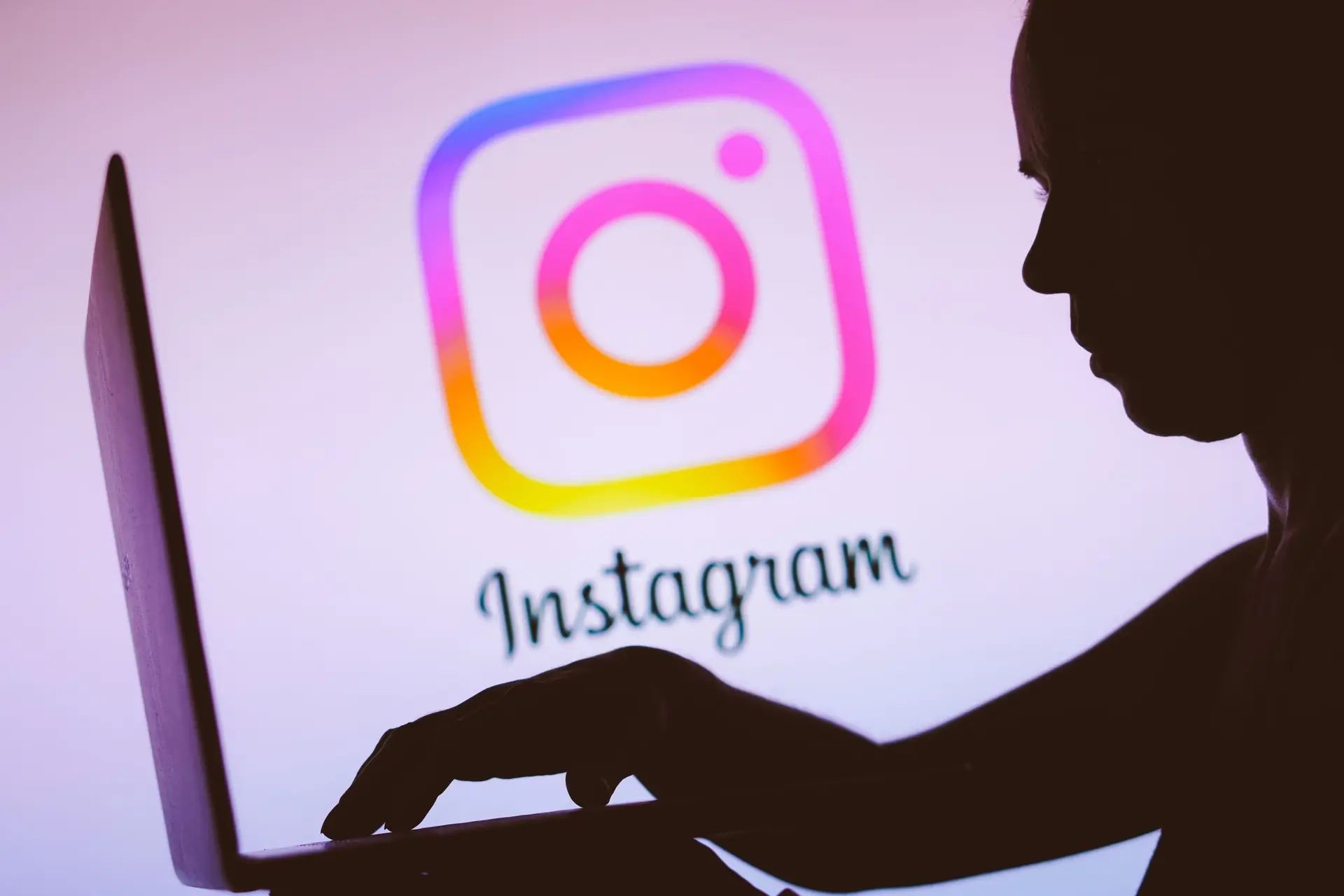 Bizarre trend: AI-influencers steken hun menselijke tegenhangers naar de kroon
