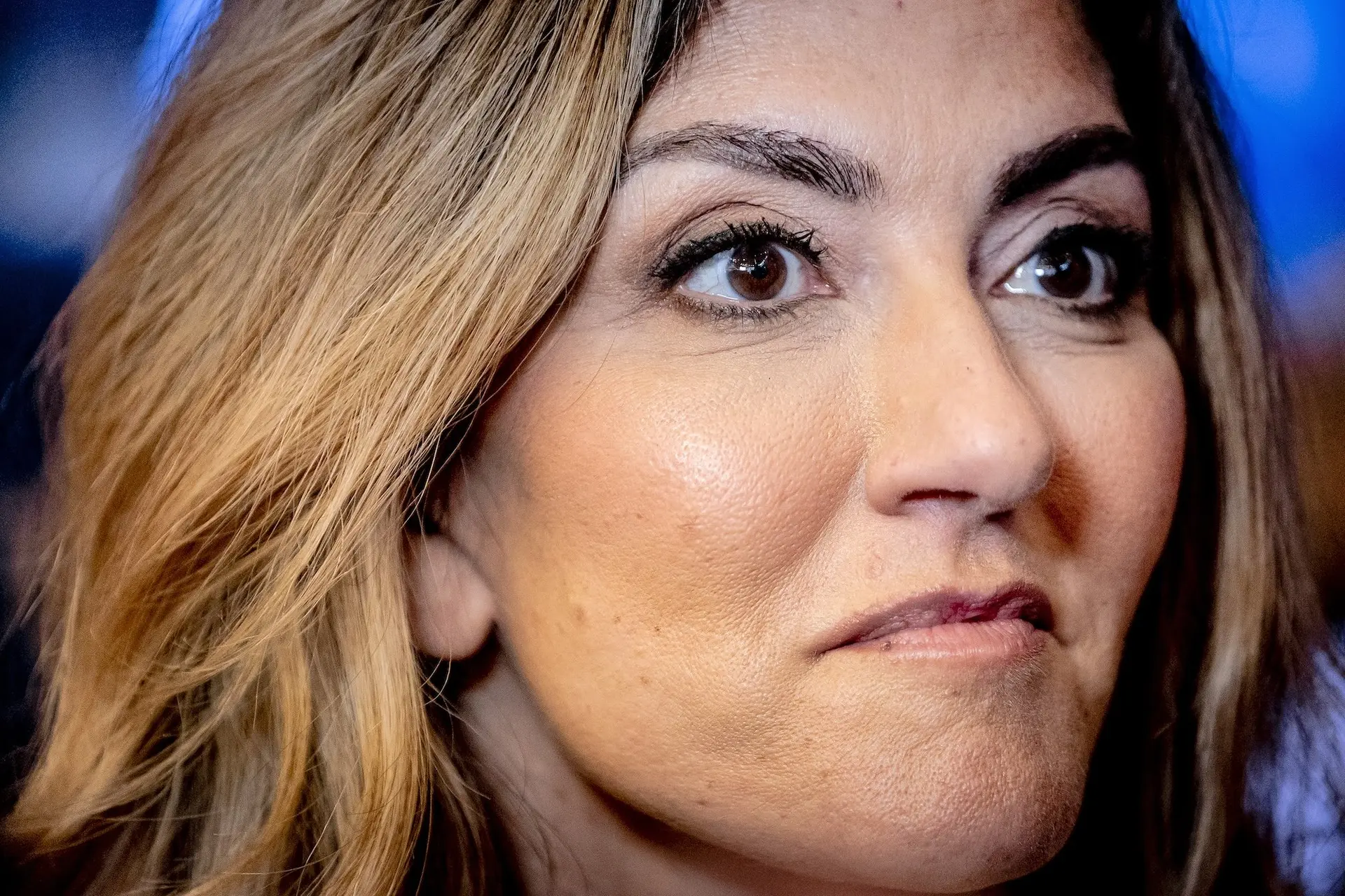 Yesilgoz probeert de VVD-leden uit te leggen waarom er sinds haar aantreden zoveel misgaat