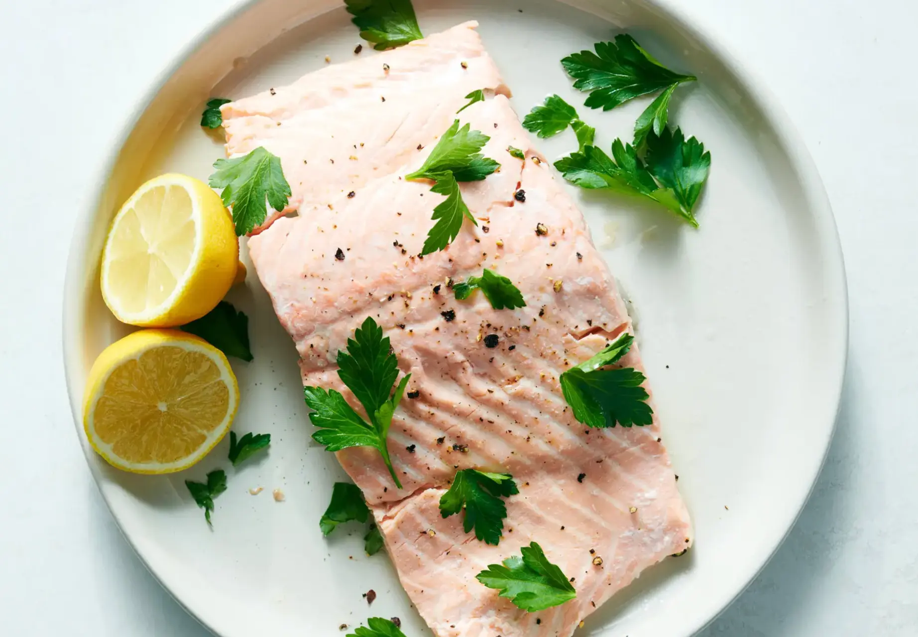De meest onfeilbare manier om vis te koken? De magnetron