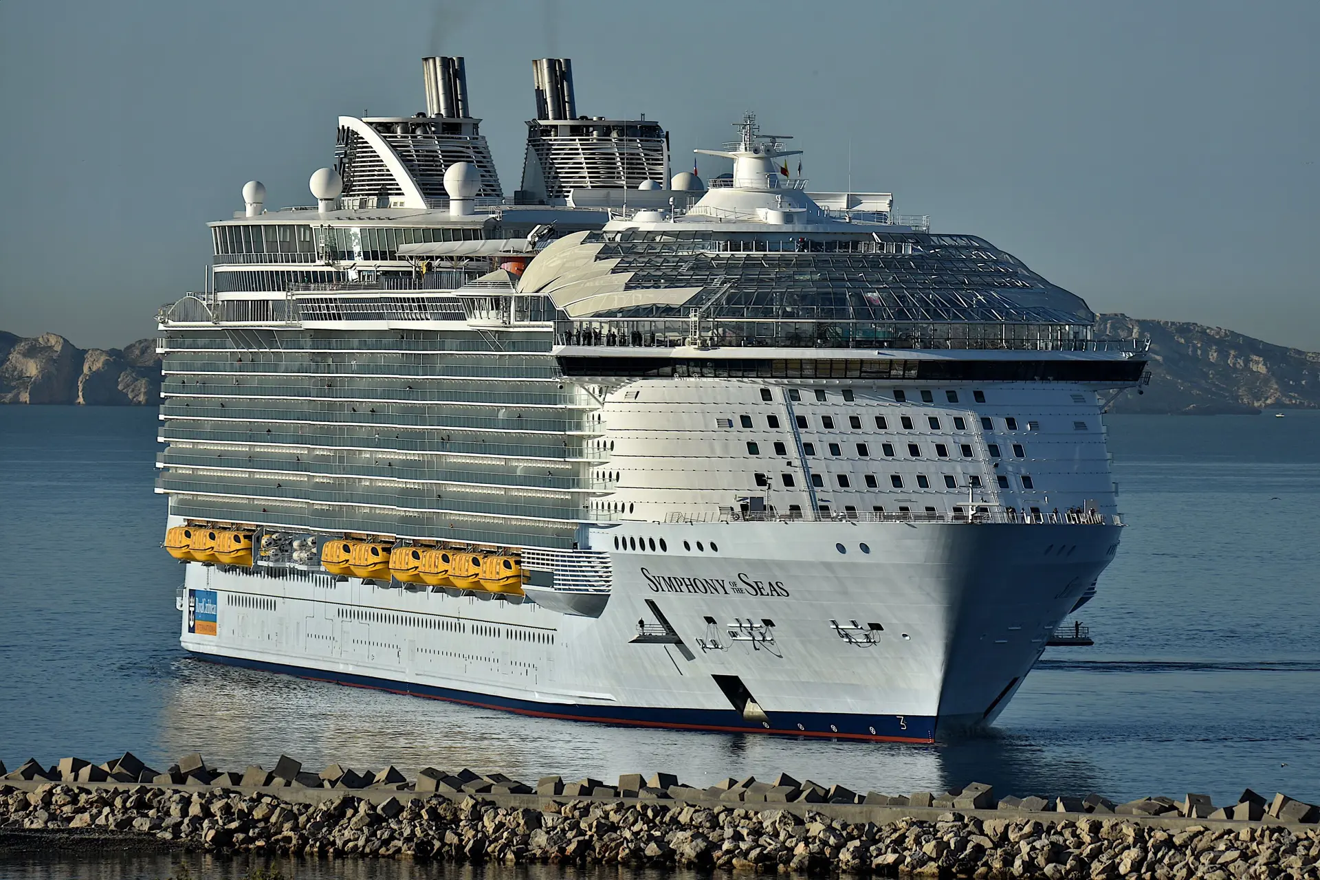 Cruiseschip-medewerker filmt stiekem kinderporno door onder bedden te kruipen