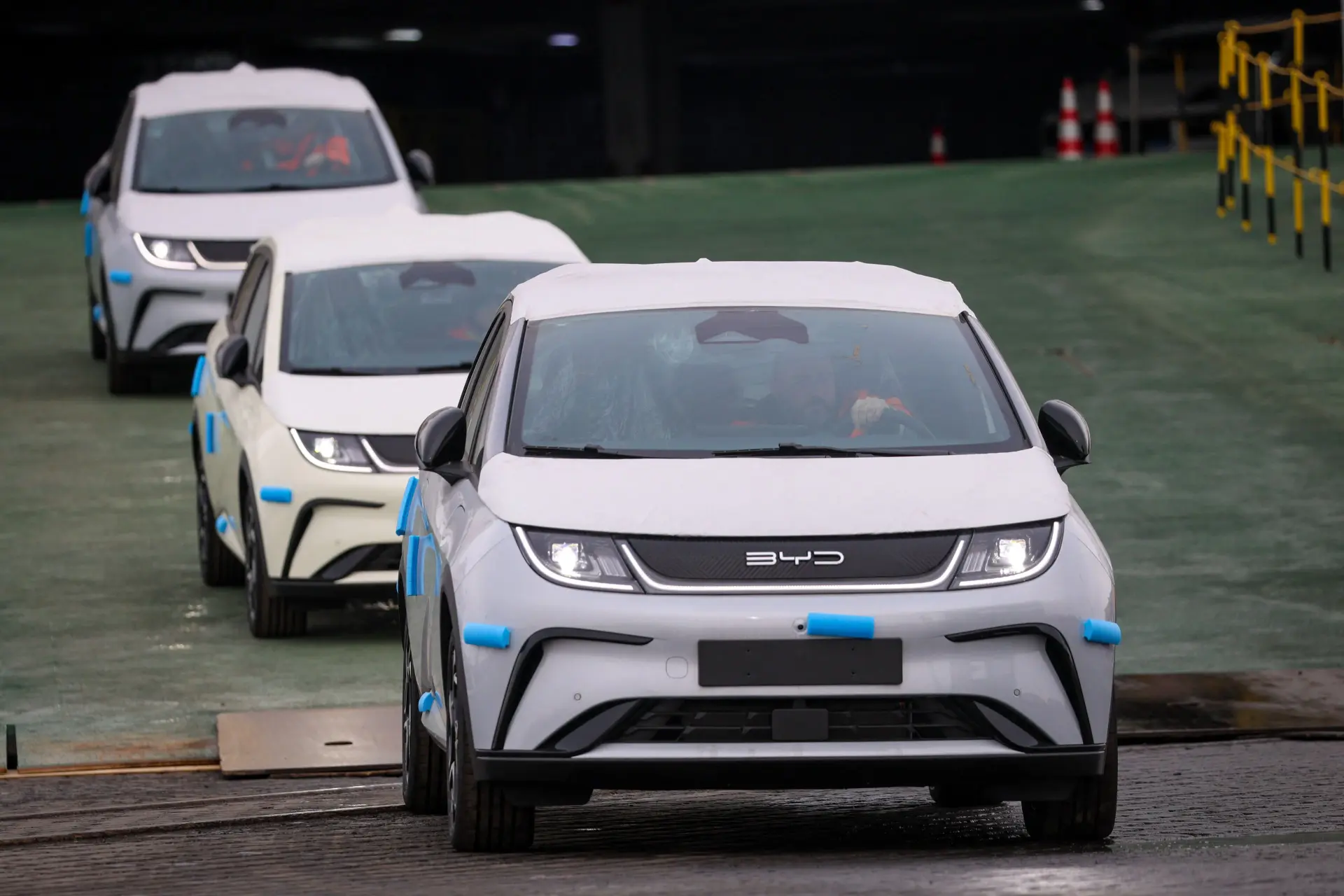 Chinese auto’s ‘nagenoeg onverzekerbaar’ in Groot-Brittannië. Hoe is dat in Nederland?