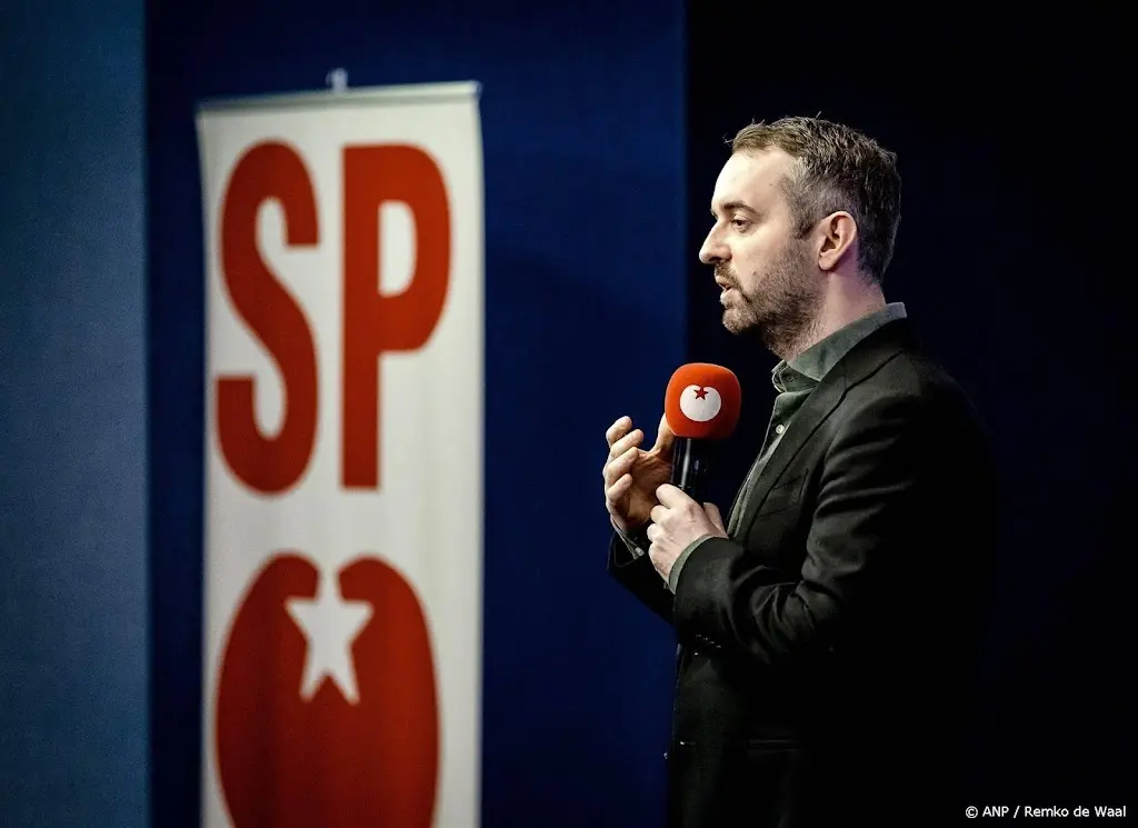 Nieuwe partijleider Jimmy Dijk spreekt geplaagd SP toe op congres