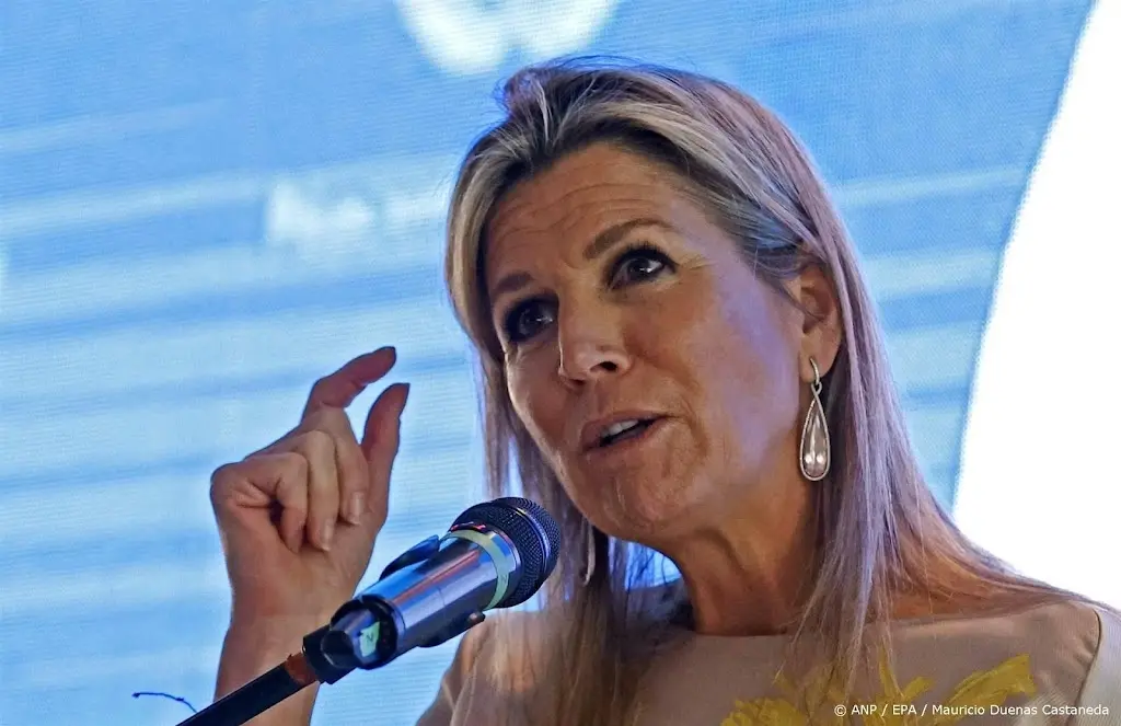 Máxima maakt zich zorgen over jongeren die kopen op krediet