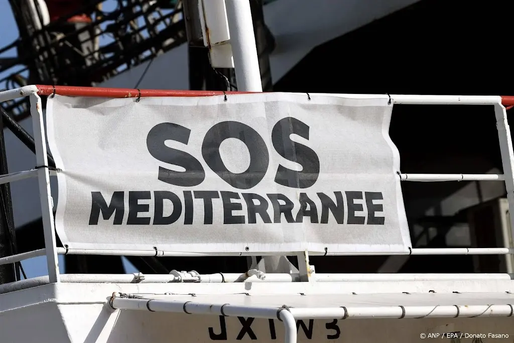 Overlevenden melden ongeveer zestig doden op migrantenboot
