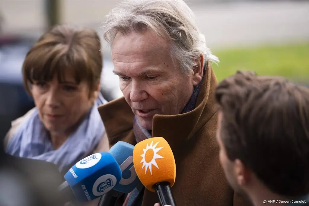 Tom Egbers mag en gaat weer programma's maken voor de NOS