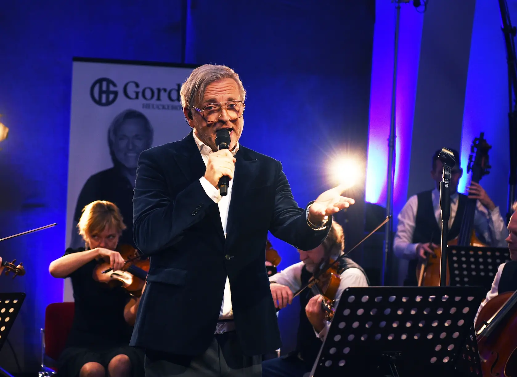 Gordon stopt met - vals - zingen