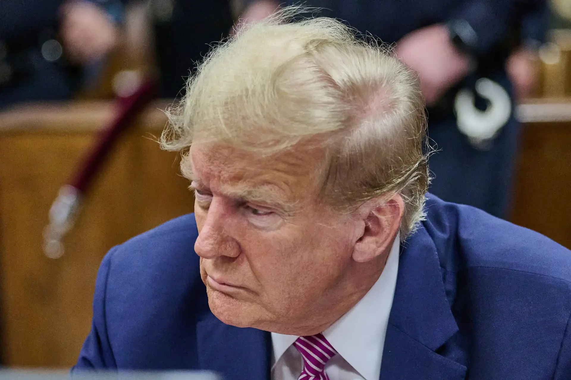 Trump riskeert boetes na beledigen van getuigen en jury