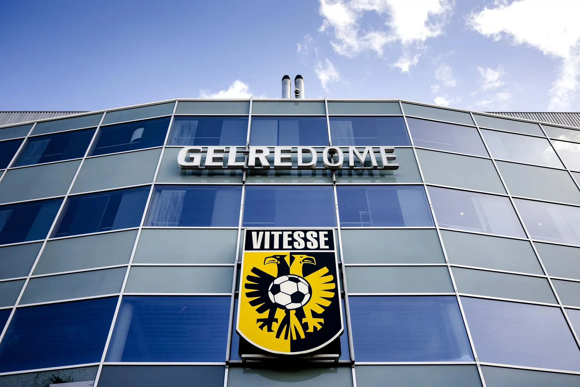 Bestaat Vitesse over een paar weken nog? 'Licentie is serieus in gevaar'