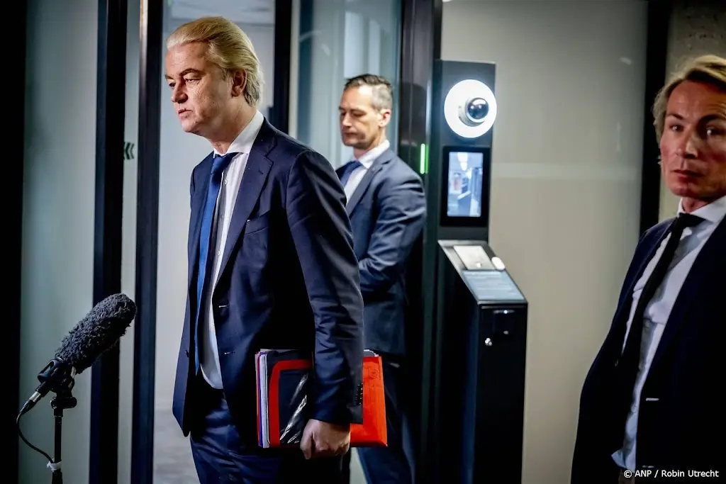 Wilders twittert vlijtig door, hij is niet te spreken over extra uitgaven voor asiel
