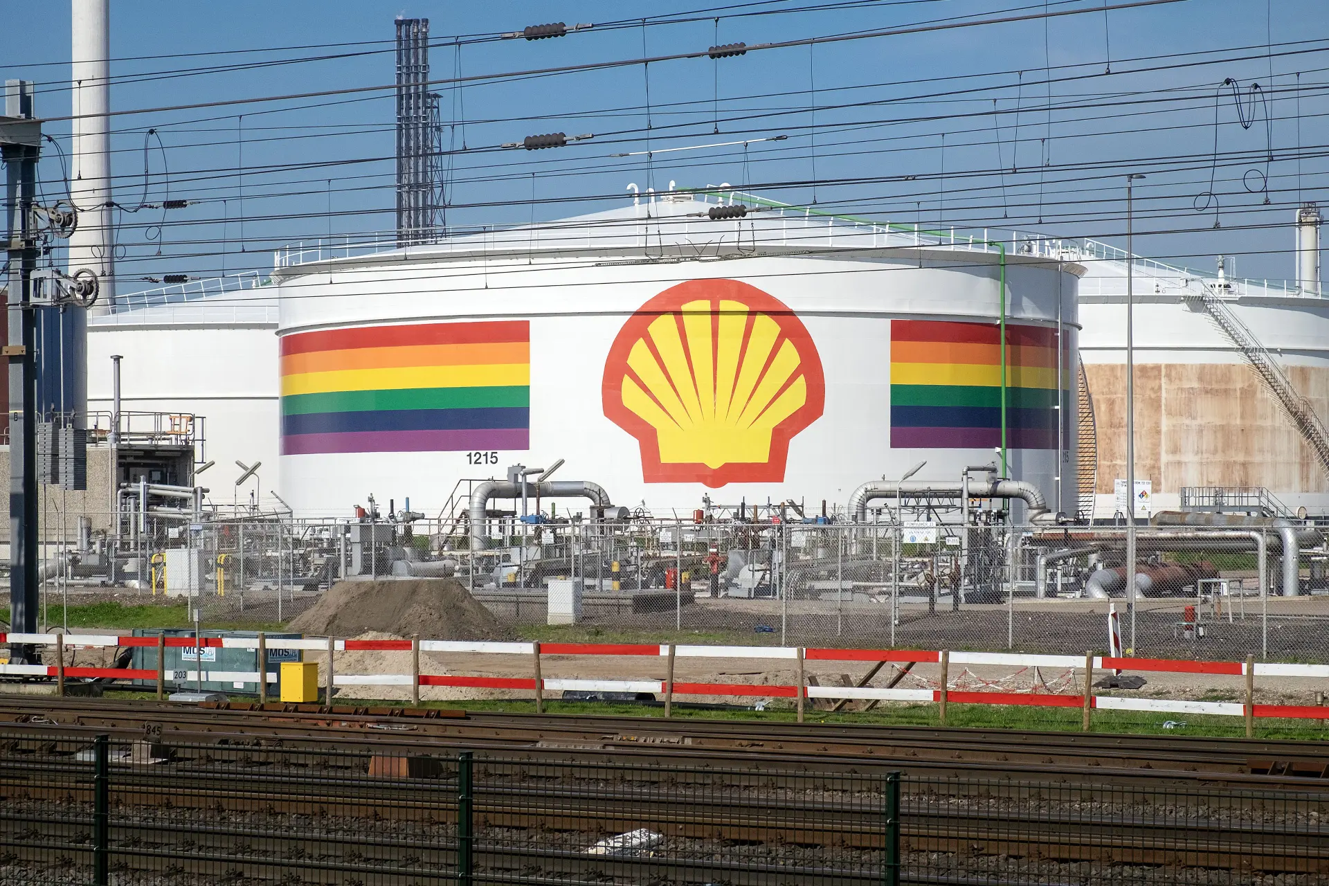 Shell zet streep door groene ambities: “Als lemmingen naar de afgrond”