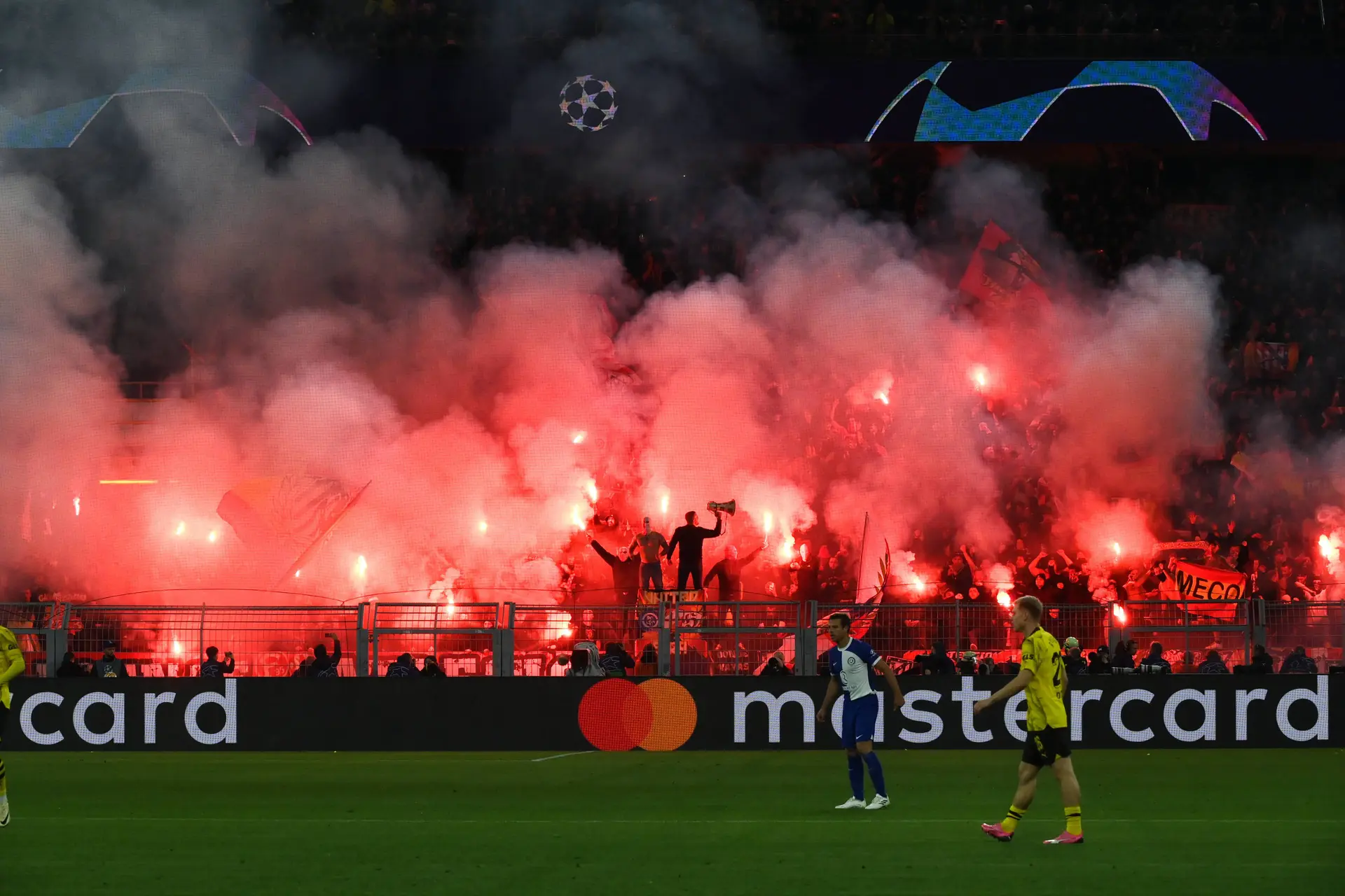 D66 wil politie-inzet bij voetbal halveren