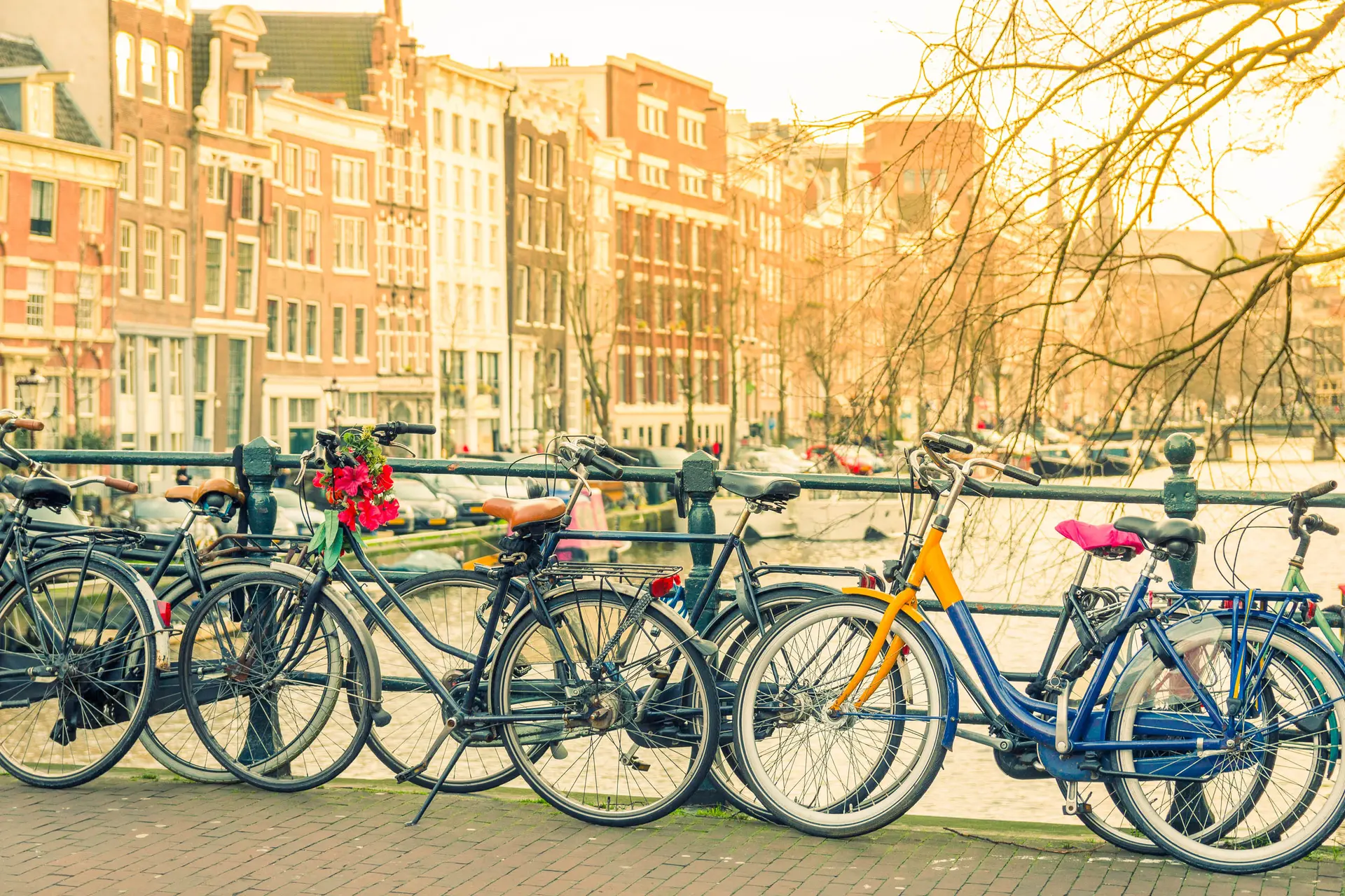 Amsterdam gaat 3250 fietsen weggeven