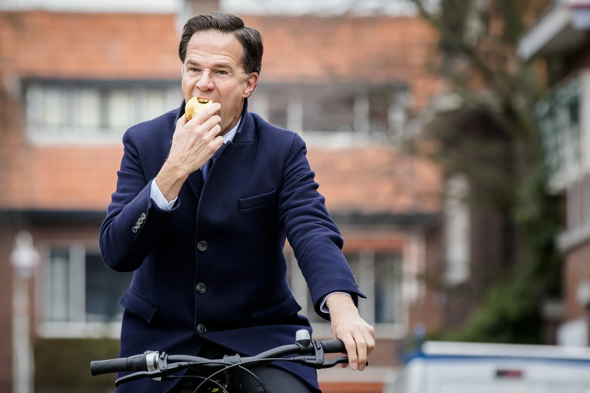 Rutte kan zijn fiets en zijn appeltje wel vergeten
