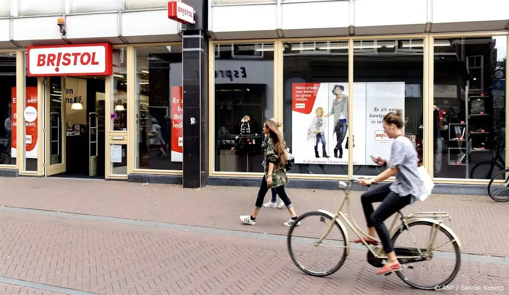 Noodlijdend Bristol doet kleding en schoenen in de uitverkoop