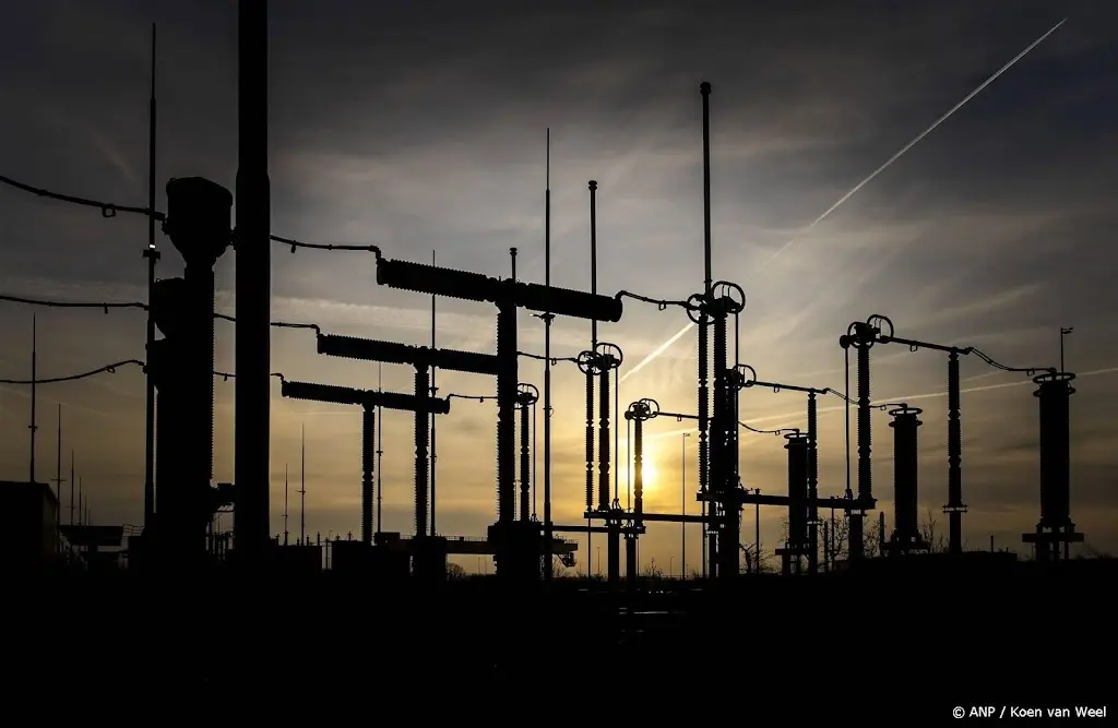TenneT: bouwen hoogspanningsstations is de oplossing voor vol net