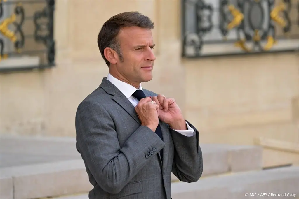 Macron waarschuwt voor burgeroorlog door plannen van rivalen