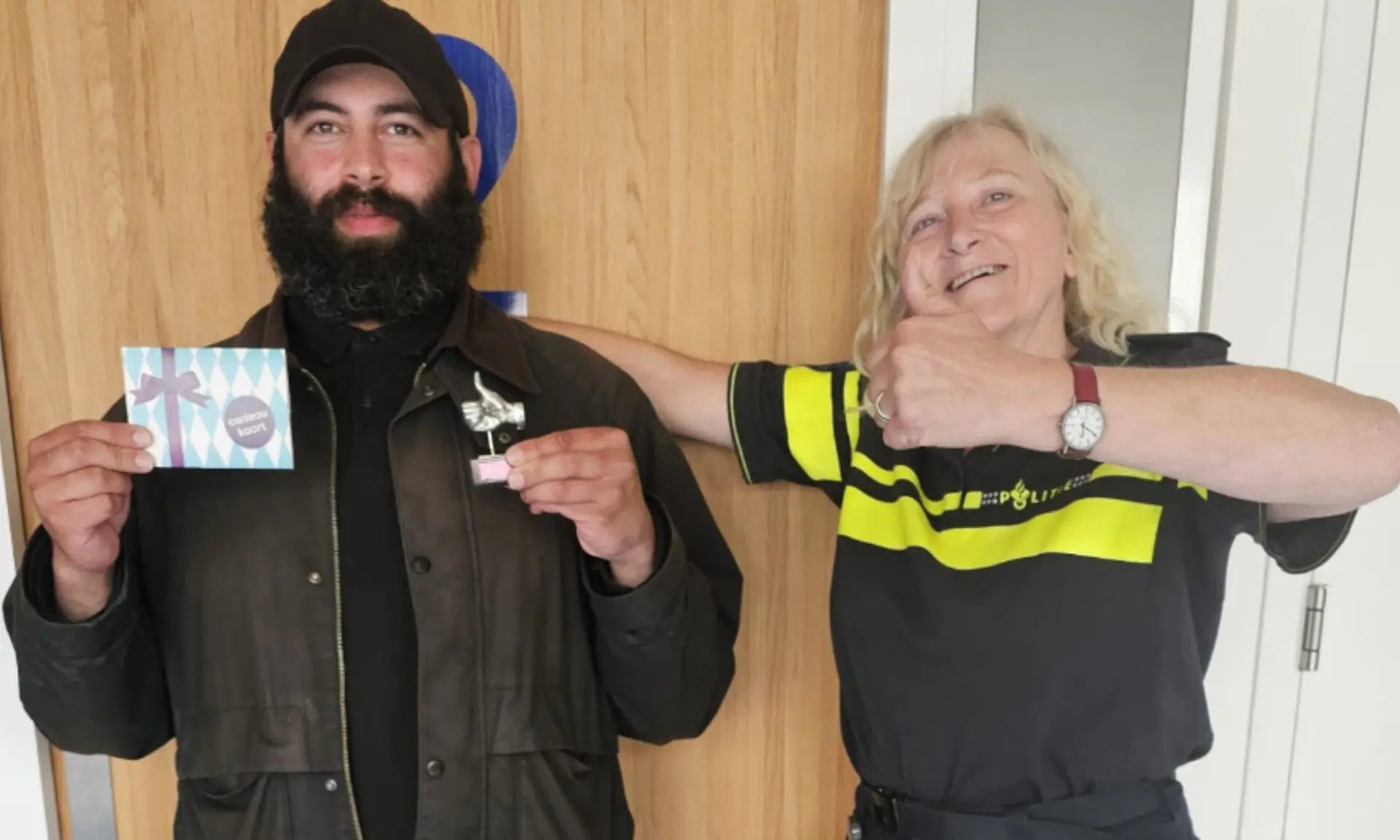 Dakloze Hadjer vindt iets bijzonders in de trein en besluit het goede te doen: “Zit vol adrenaline”