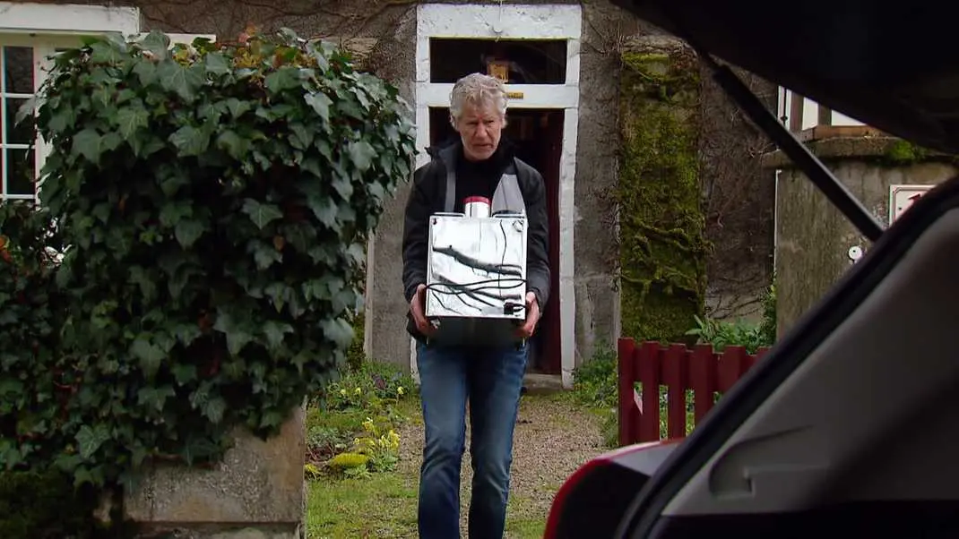 B&B Vol liefde: Thijz toont zijn ware aard en Joop is woedend