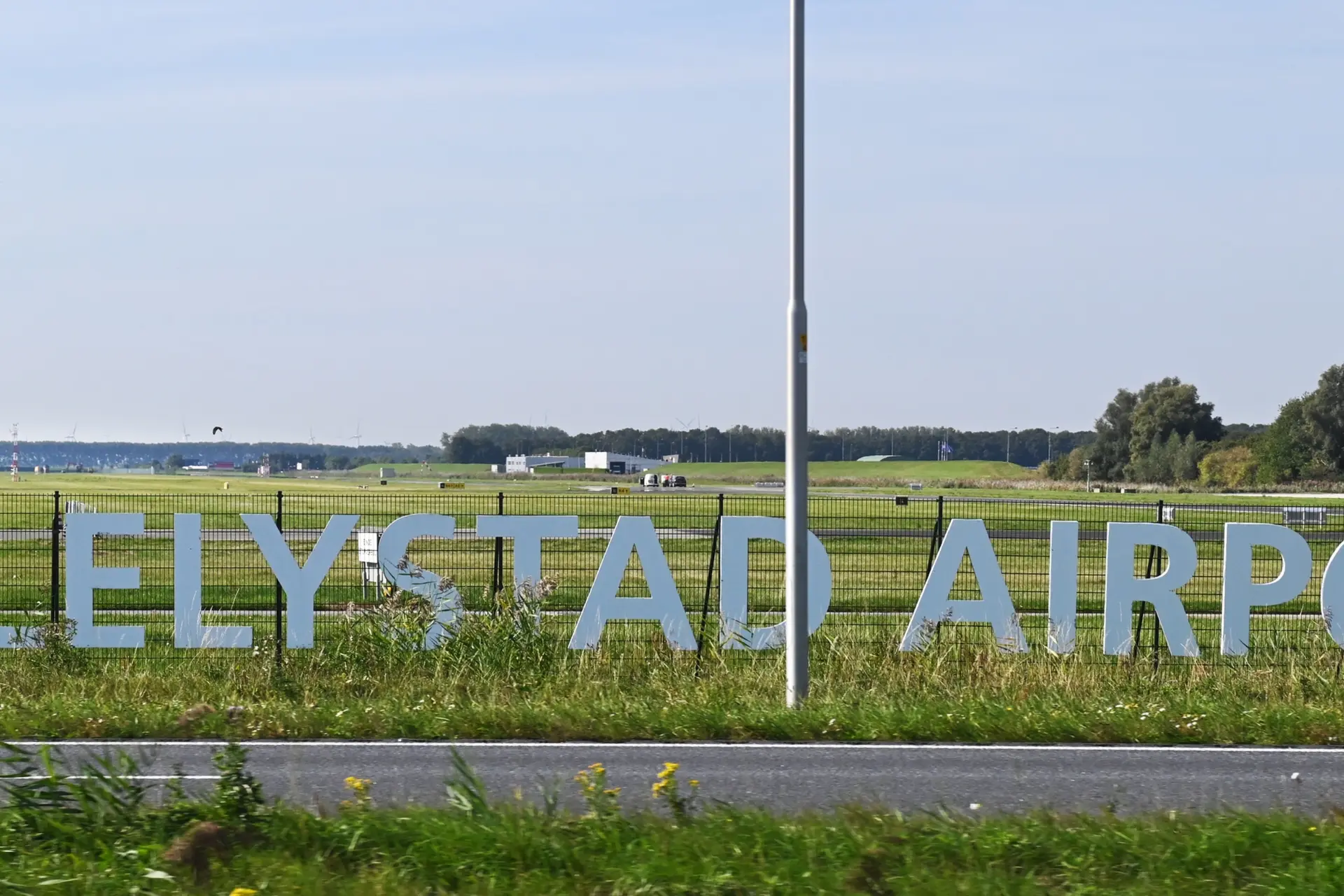 In water rond vliegveld Lelystad zit 538 keer meer PFOS dan norm