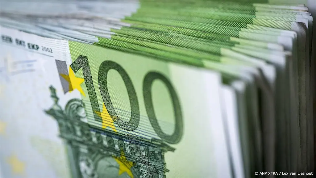 Miljarden aan dollar- en eurobiljetten naar Rusland ondanks verbod