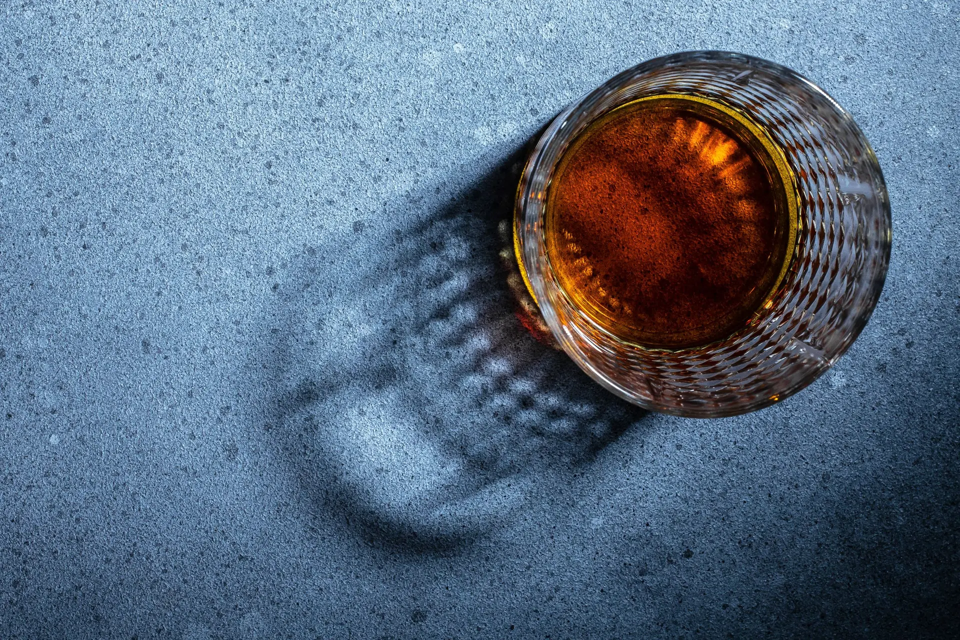 4 signalen die wijzen op een ongezonde relatie met alcohol