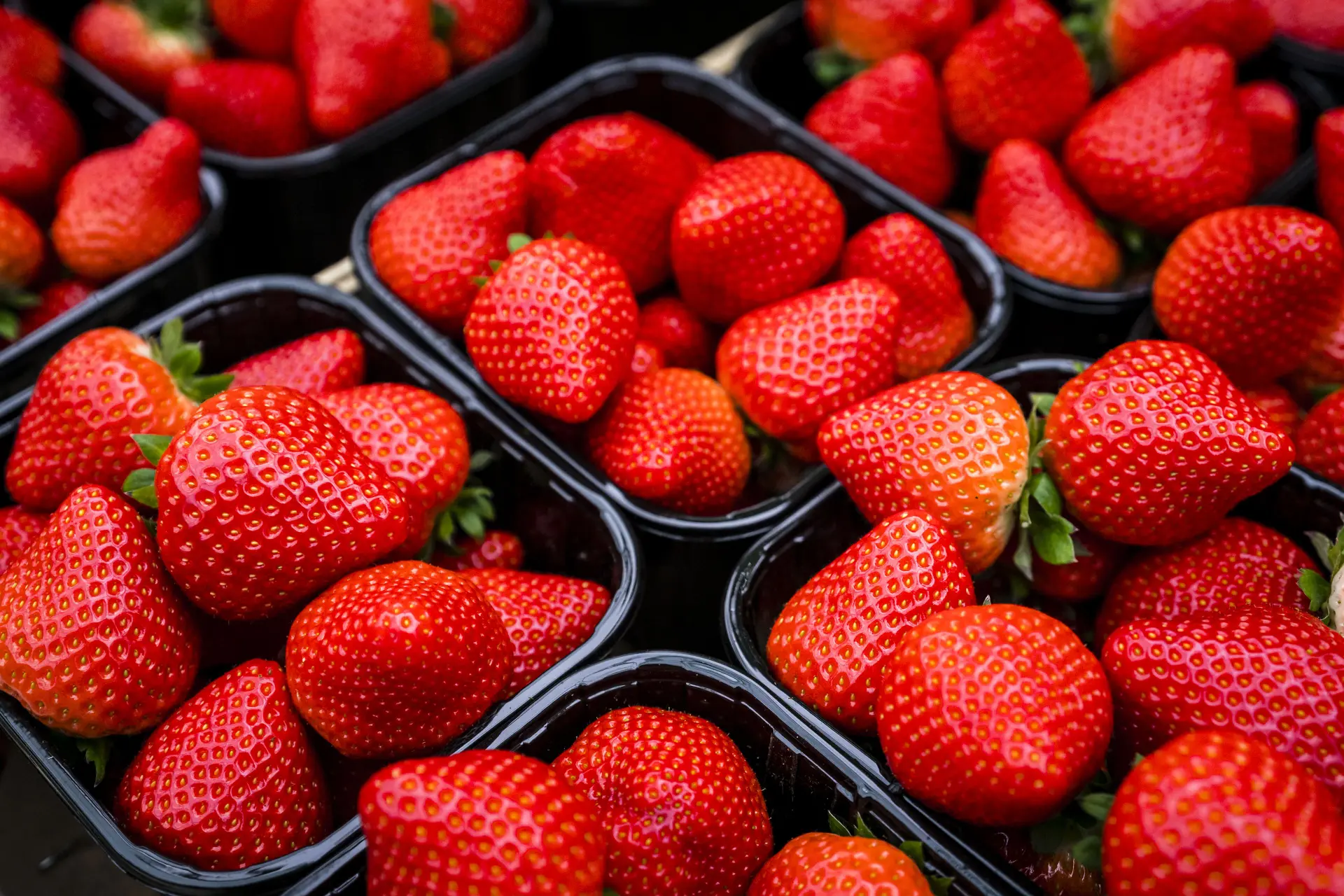 Steeds meer bestrijdingsmiddelen op groente en fruit: hoe ongezond is dat?