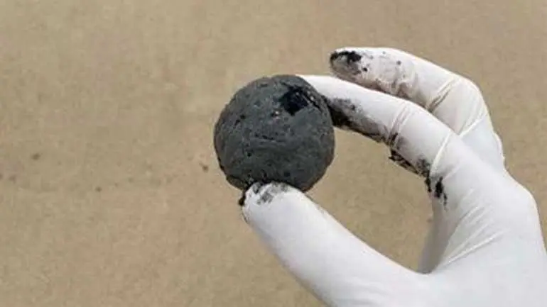 Strand bij Sydney ontruimd vanwege mysterieuze zwarte ballen